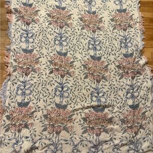 Floral Patterned Throw Blanket